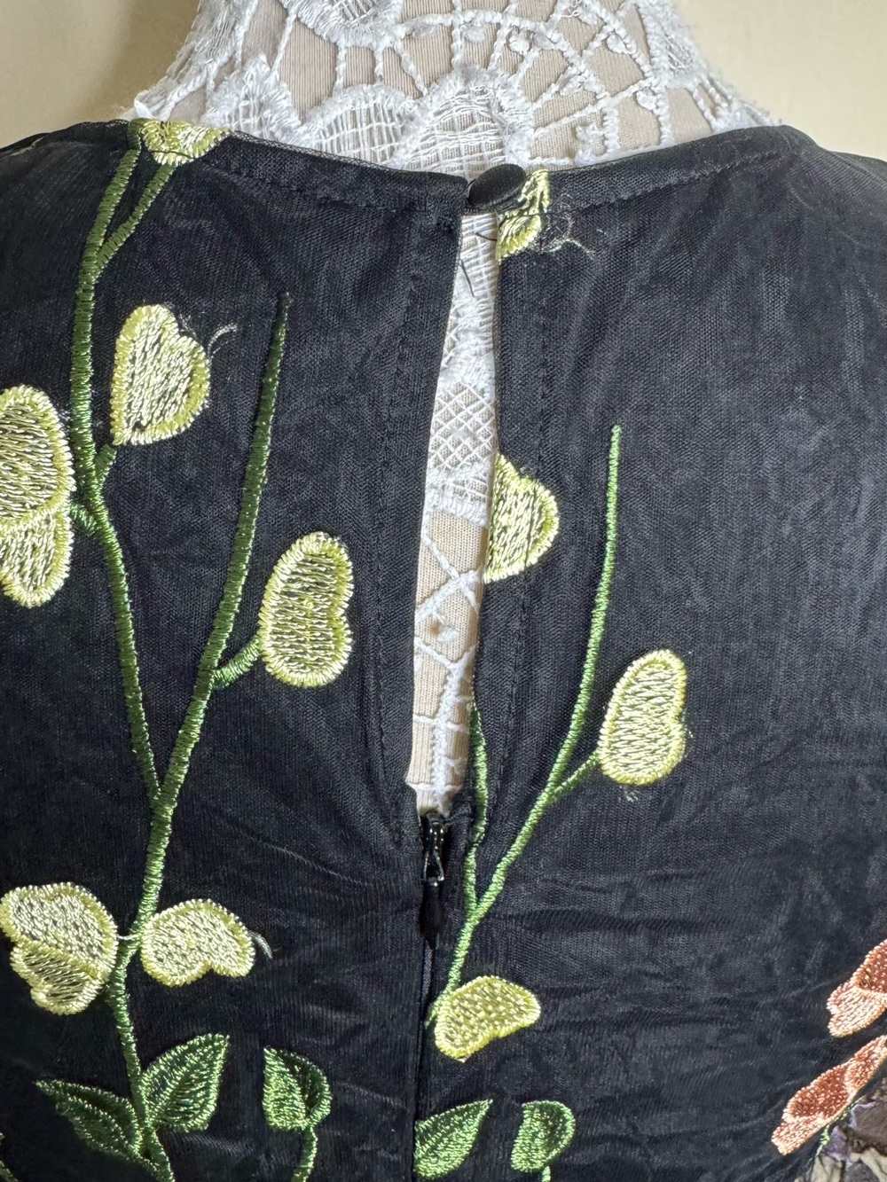 Lulu's Impressive Blossom Black 3D Floral Embroidered Midi Dress womens Medium - Picture 10 of 11